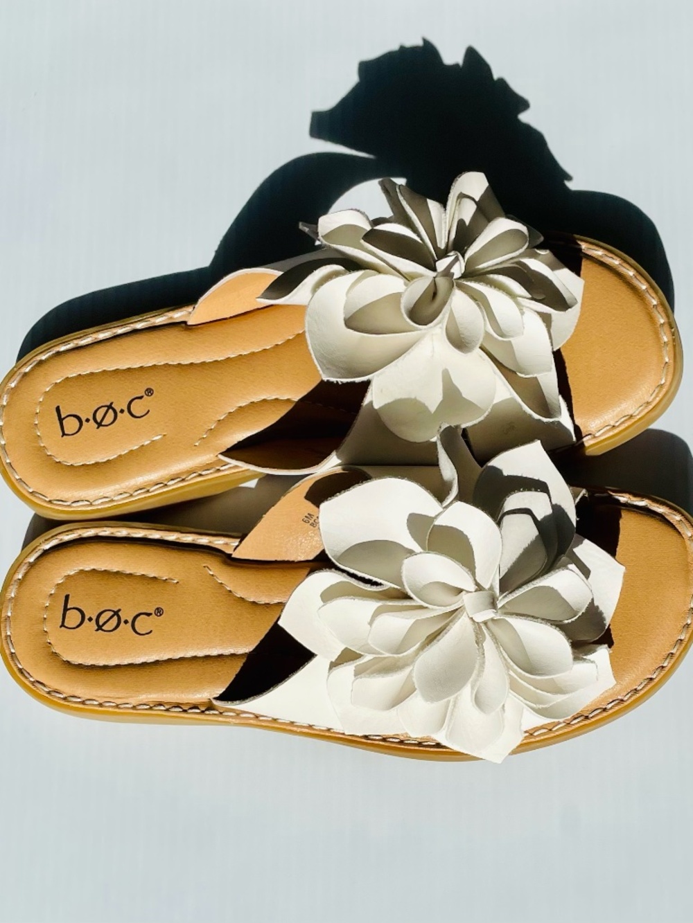 b.o.c Women's  Kasia Flat White Slide Sandals, size 6M